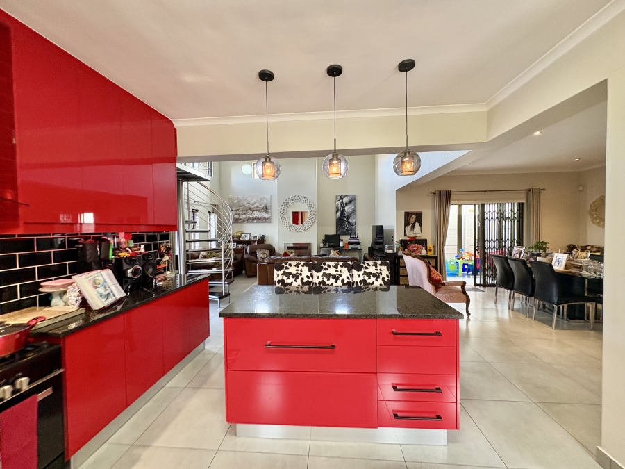 5 Bedroom Property for Sale in Parklands North Western Cape